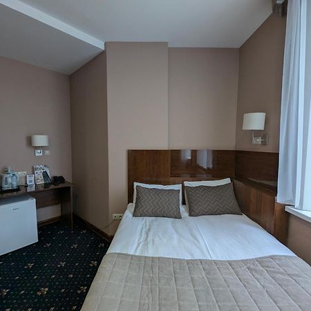 Victoria Hotel Uralsk Exterior photo