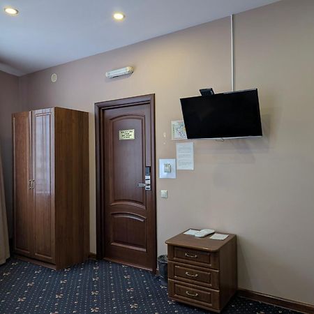 Victoria Hotel Uralsk Exterior photo