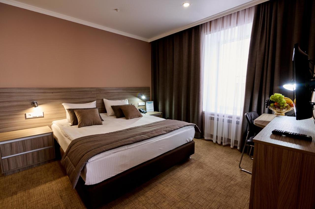 Victoria Hotel Uralsk Exterior photo