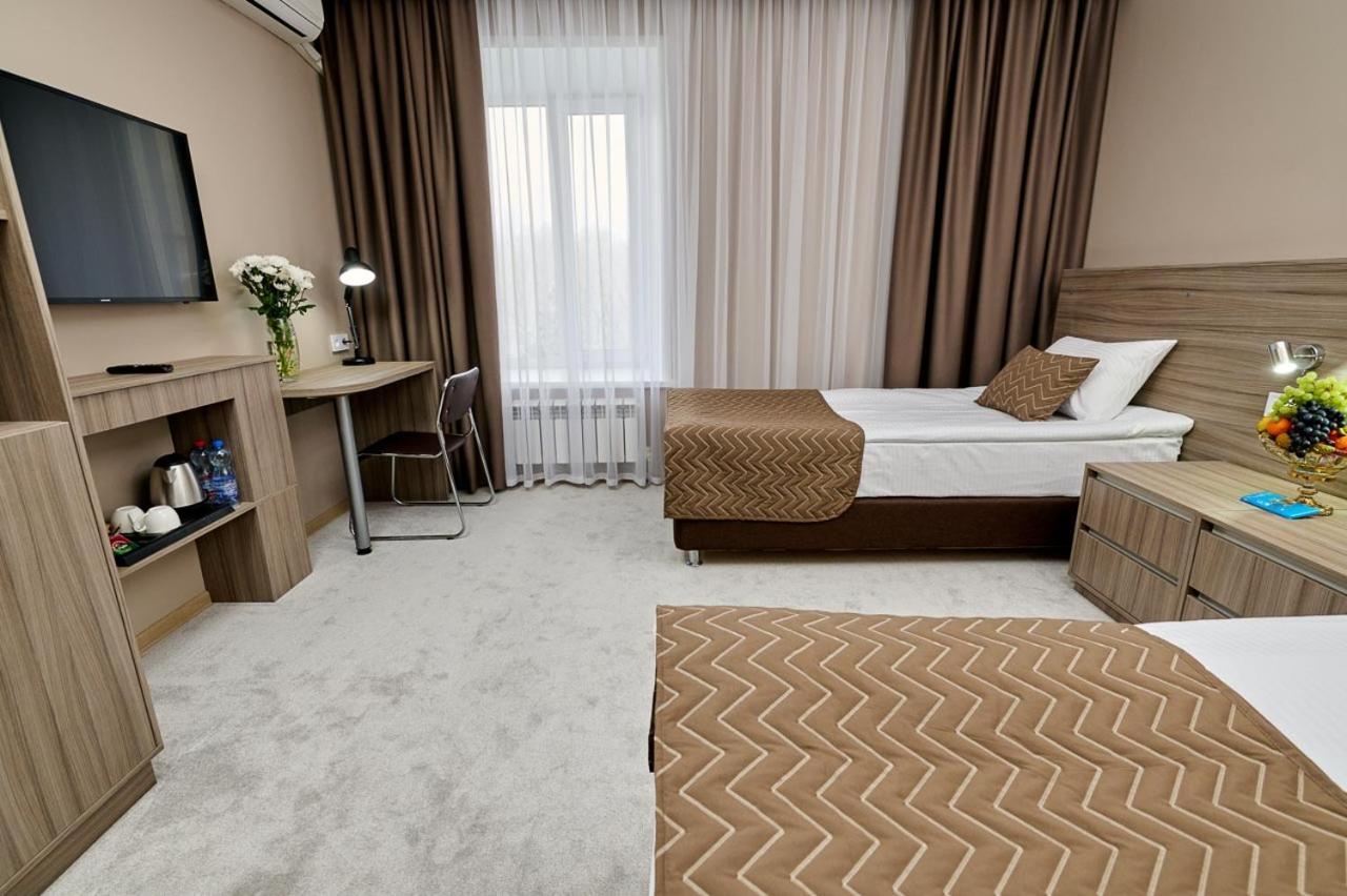 Victoria Hotel Uralsk Exterior photo