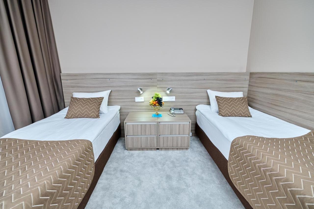 Victoria Hotel Uralsk Exterior photo