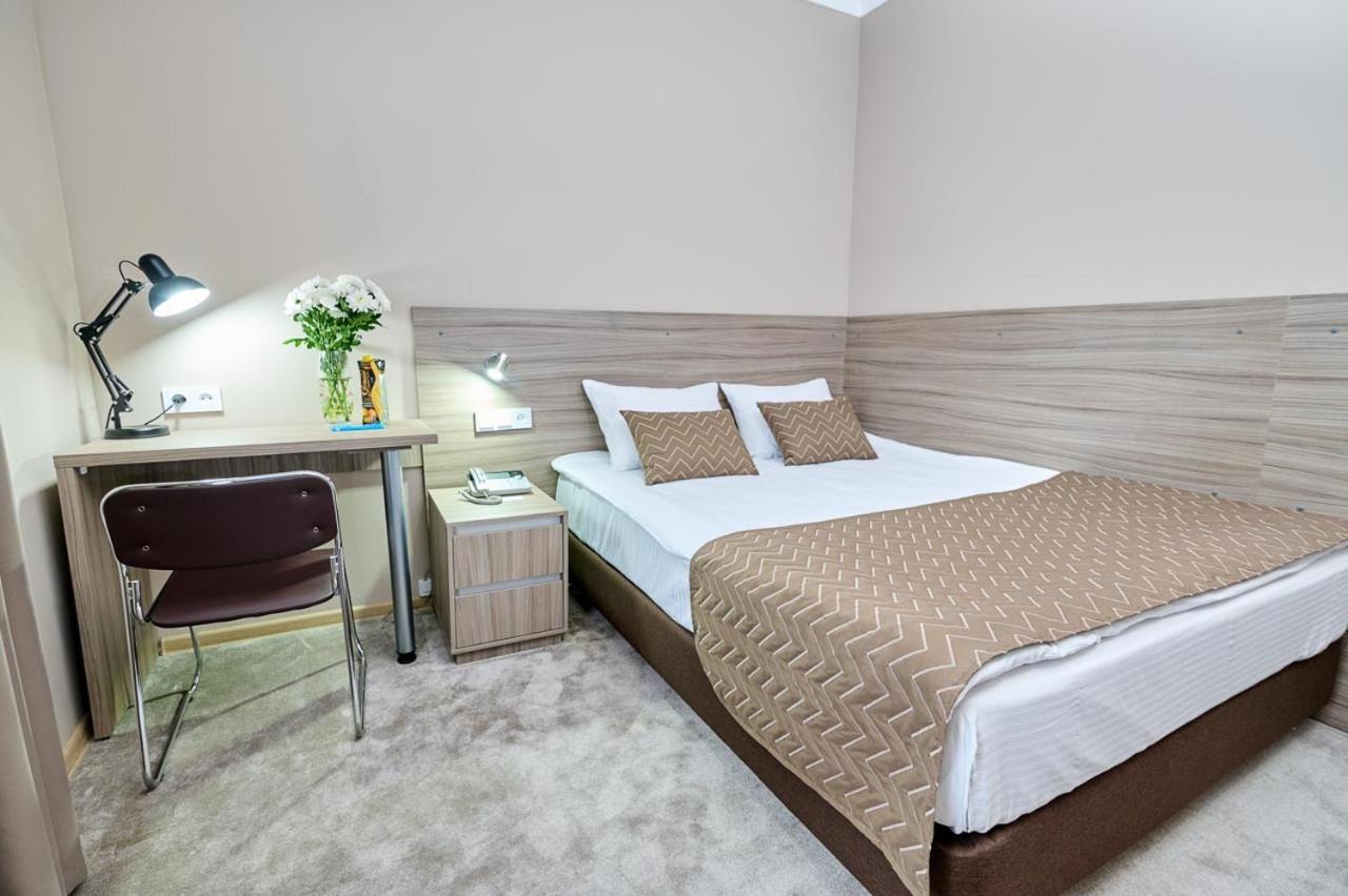 Victoria Hotel Uralsk Exterior photo