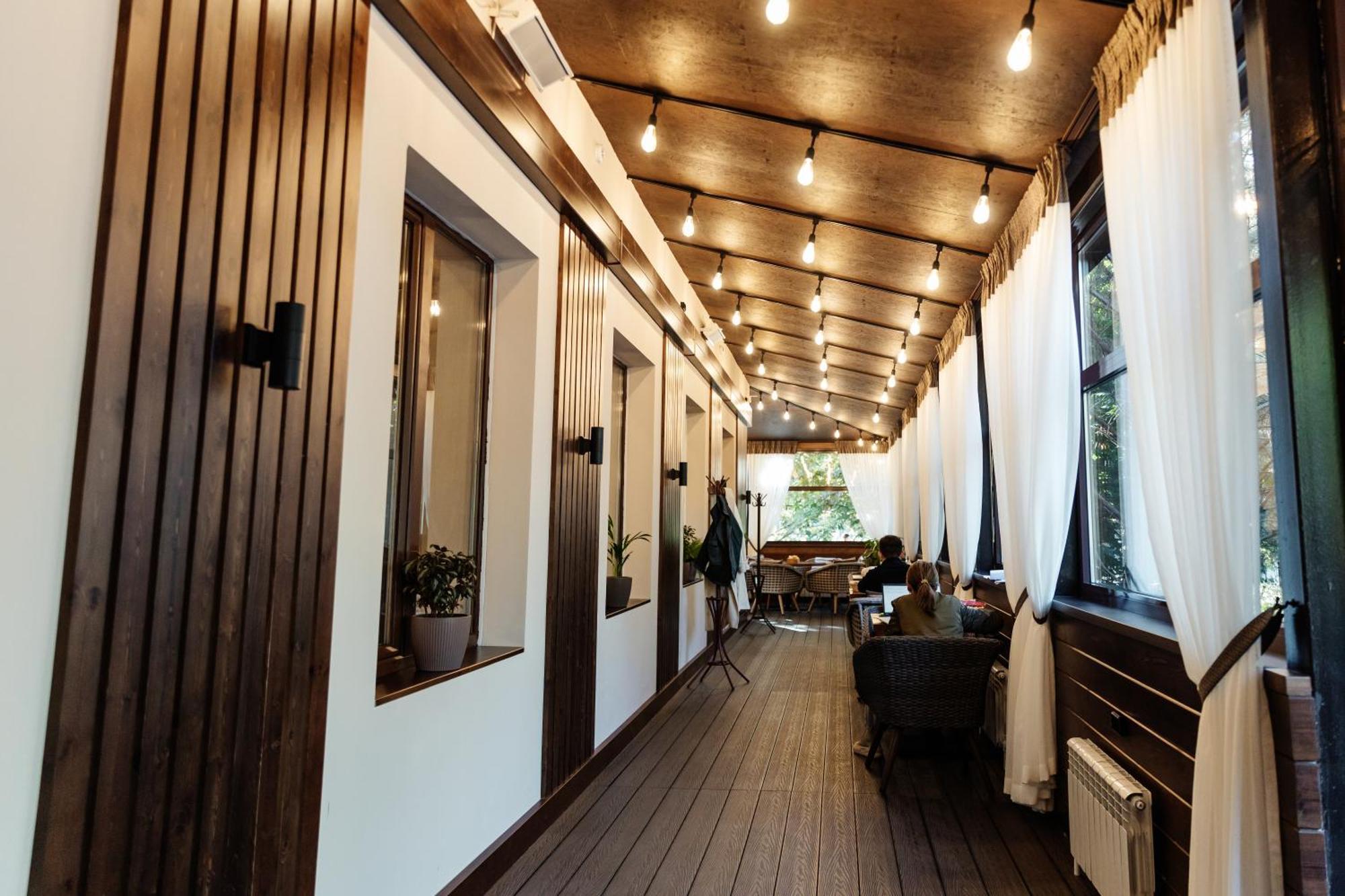 Victoria Hotel Uralsk Exterior photo