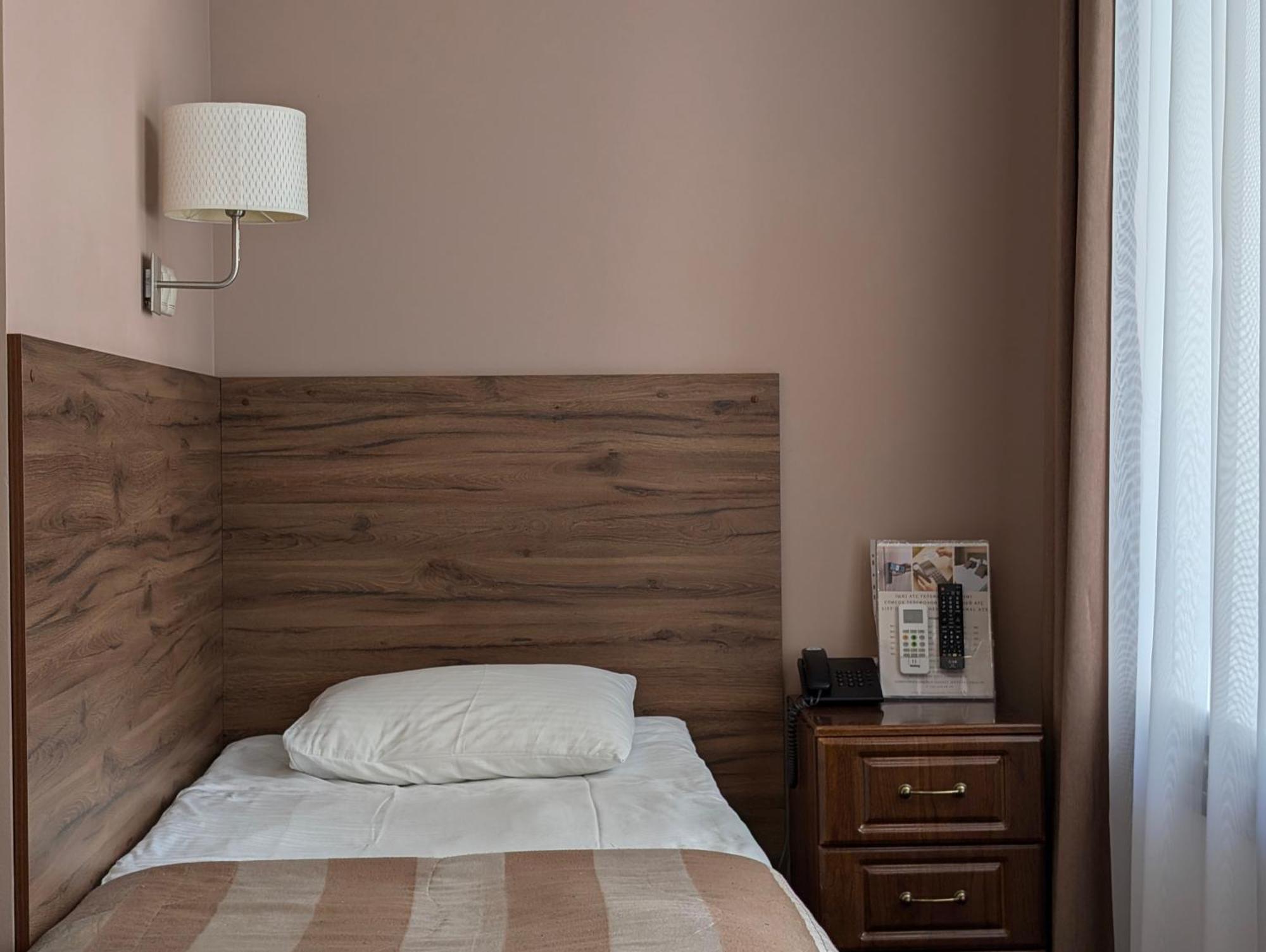 Victoria Hotel Uralsk Exterior photo