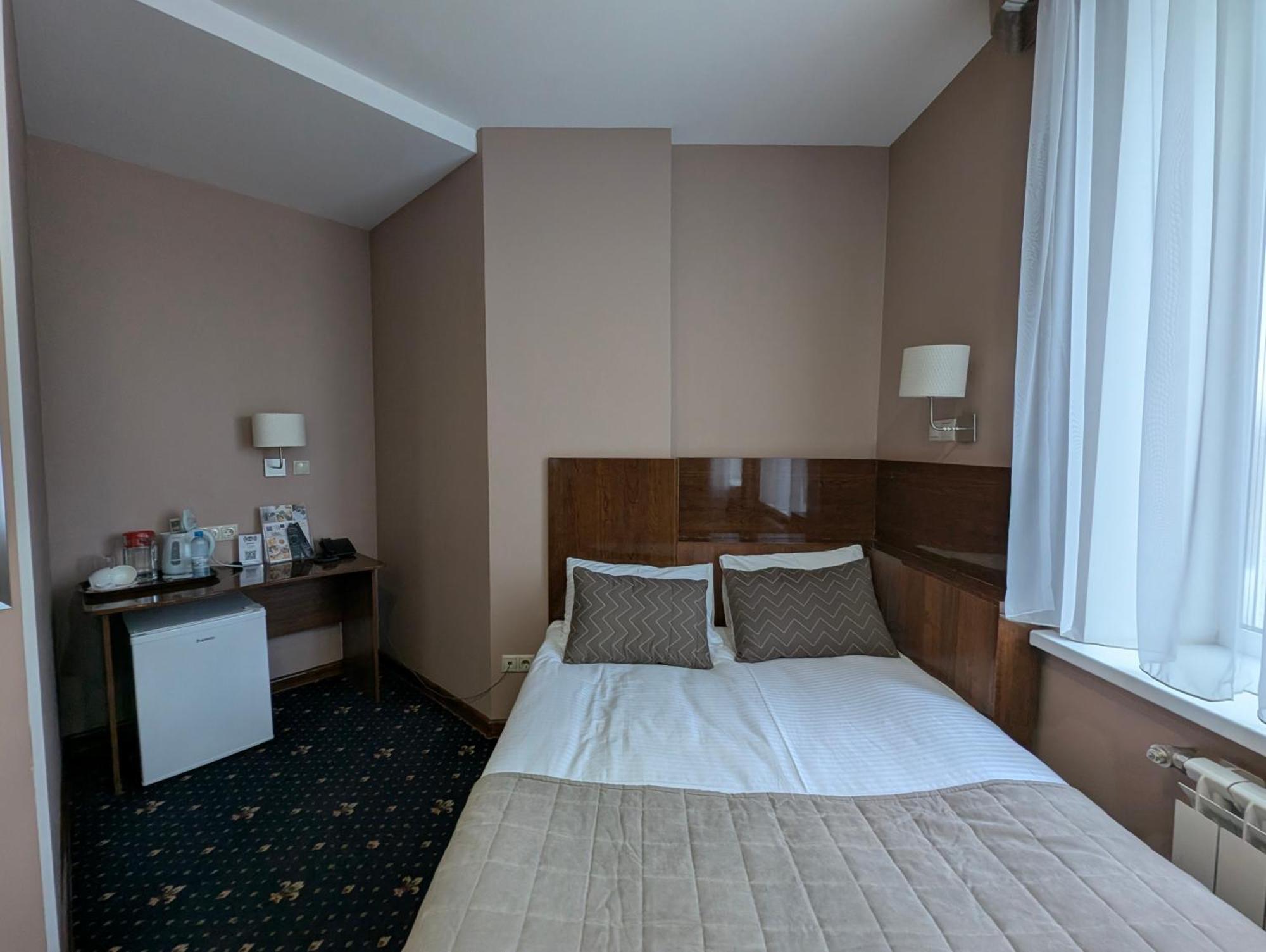 Victoria Hotel Uralsk Exterior photo