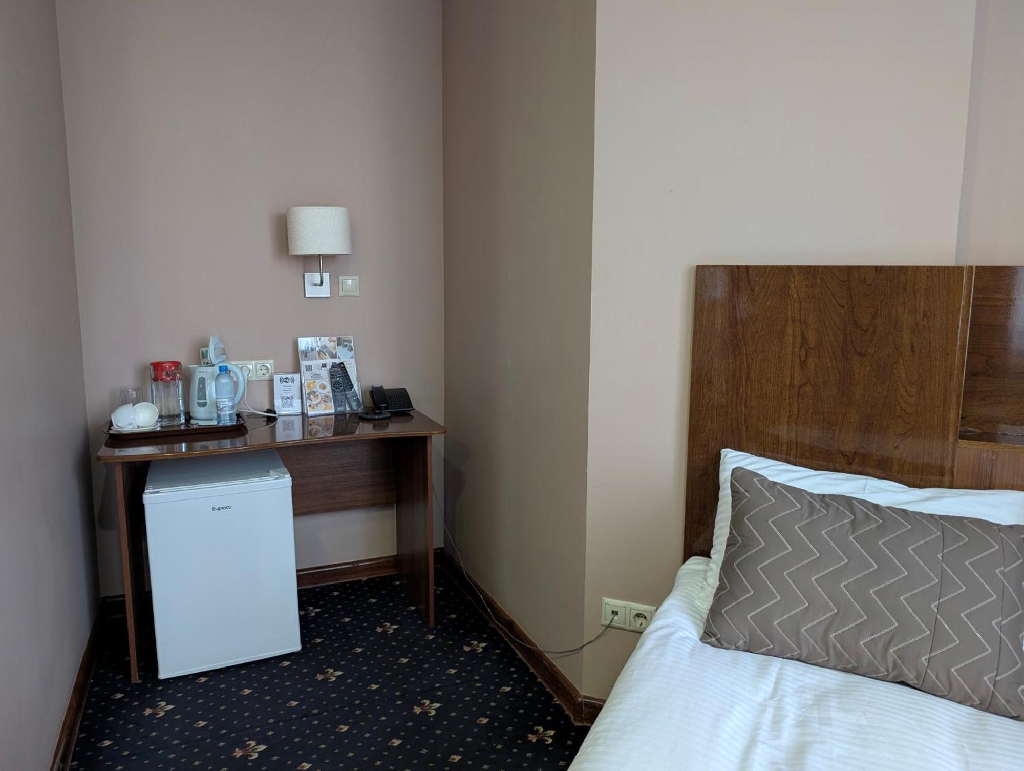 Victoria Hotel Uralsk Exterior photo